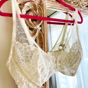 Savage X Fenty: Metallic Lace V Bralette